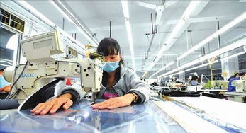 某服裝廠加工車間有工人54人,每人每天可以加工上衣8件或褲子10條,應如何分配人數,怎樣才能使每天